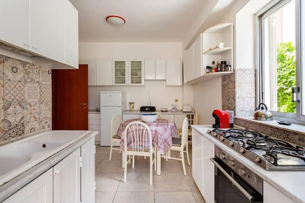 Bright Apartment In Mondello 350 M To The Beach باليرمو
