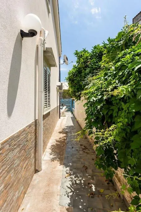 Bright Apartment In Mondello 350 M To The Beach باليرمو